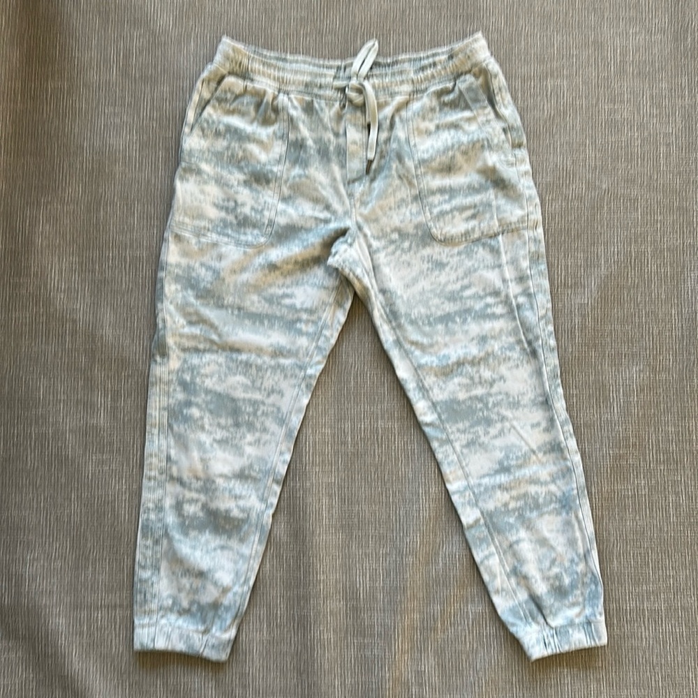 Athleta Gray Camouflage Jogger Pants size Large